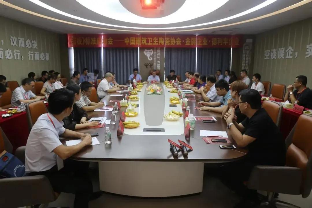 巖板是什么材料？