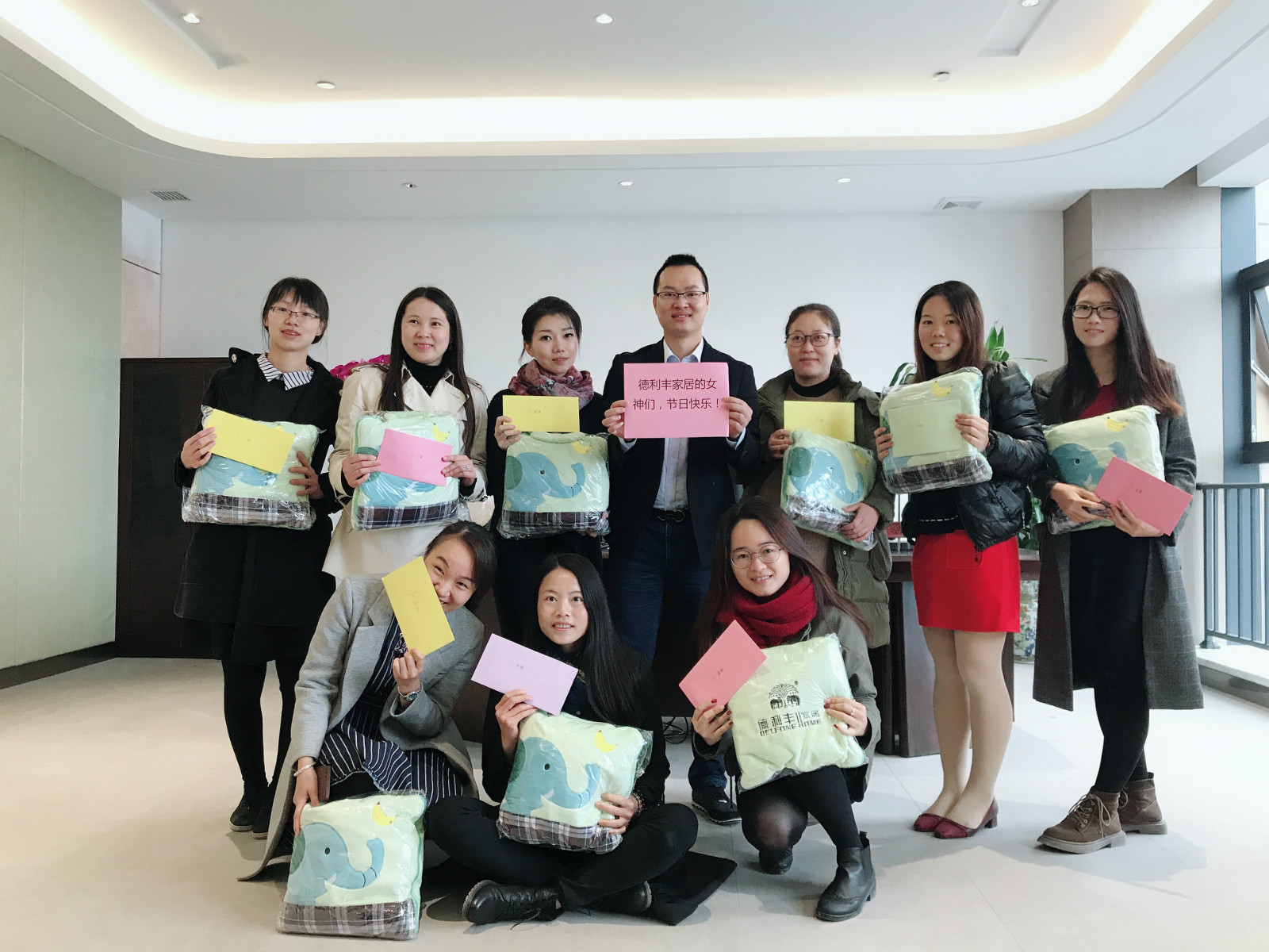 女神節(jié)|春風(fēng)桃花十里,不如美麗的你(圖5) 女神節(jié)|春風(fēng)桃花十里,不如美麗的你(圖5)