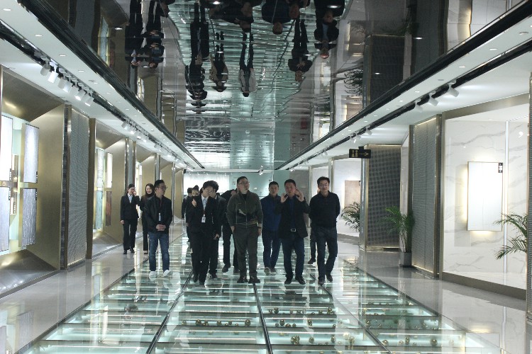 融創(chuàng)集團領(lǐng)導(dǎo)一行到金牌企業(yè)參觀考察，共謀合(圖6)