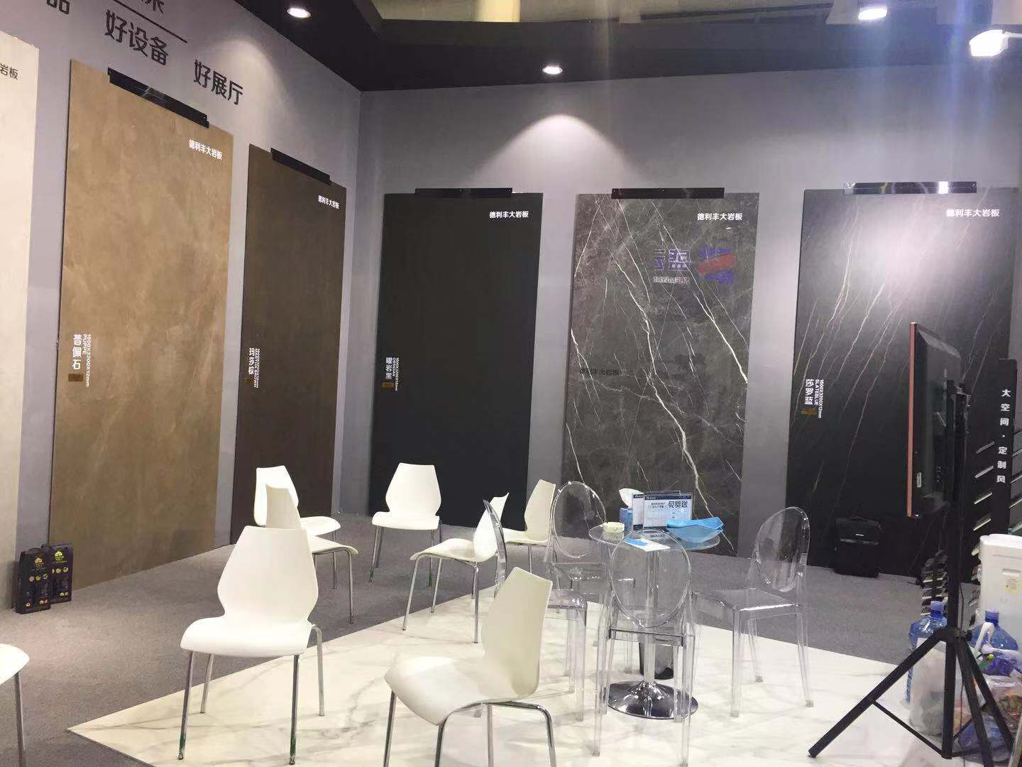 2019廈門石材展開(kāi)展首日,德利豐大巖板強(qiáng)勢(shì)來(lái)襲(圖6) 2019廈門石材展開(kāi)展首日,德利豐大巖板強(qiáng)勢(shì)來(lái)襲(圖6)
