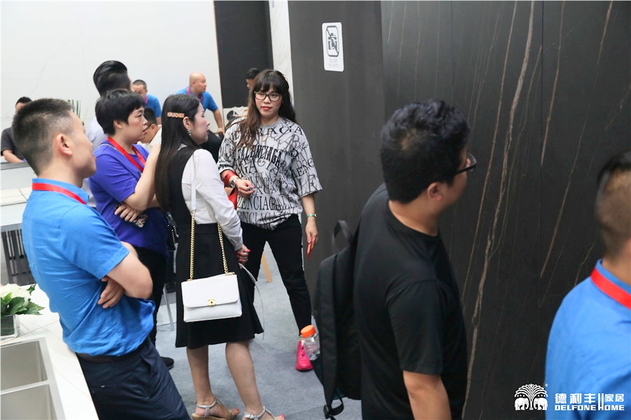 直擊廣州建博會——德利豐大巖板玩出新高度 開(圖9) 直擊廣州建博會——德利豐大巖板玩出新高度 開(圖9)