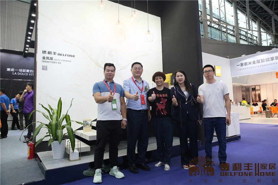 熱度持續(xù)飆升！行業(yè)協(xié)會領(lǐng)導(dǎo)對德利豐大巖板贊