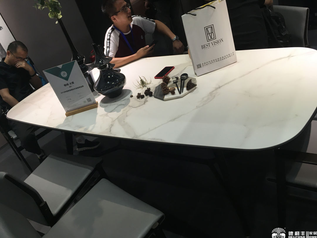 < NEWS >德利豐巖板新風(fēng)潮卷席上海國(guó)際家具展覽會(huì)(圖5) < NEWS >德利豐巖板新風(fēng)潮卷席上海國(guó)際家具展覽會(huì)(圖5)