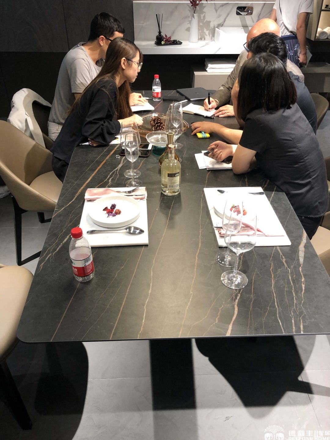 < NEWS >德利豐巖板新風(fēng)潮卷席上海國(guó)際家具展覽會(huì)(圖8) < NEWS >德利豐巖板新風(fēng)潮卷席上海國(guó)際家具展覽會(huì)(圖8)